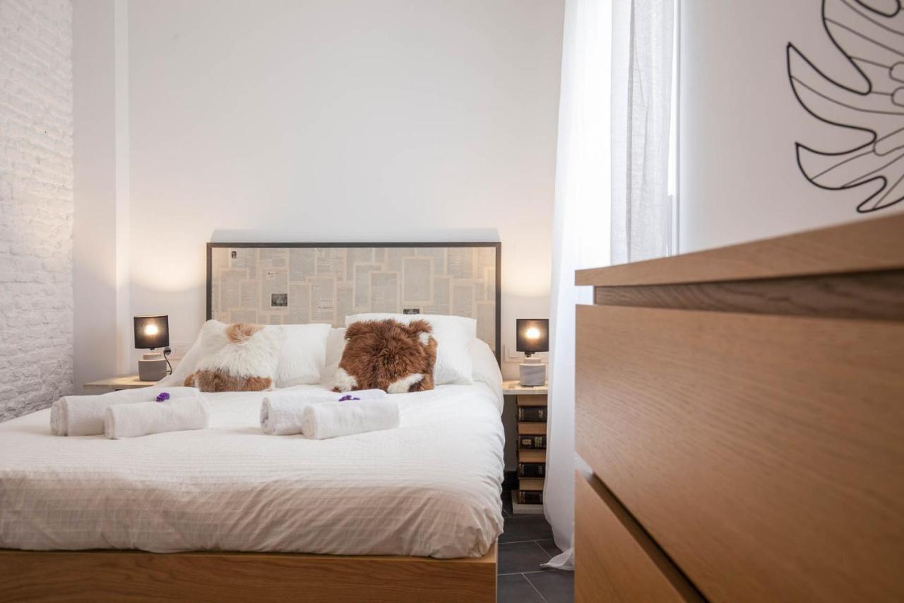 Spectacular Modern Apartment In The City Center セビリア エクステリア 写真