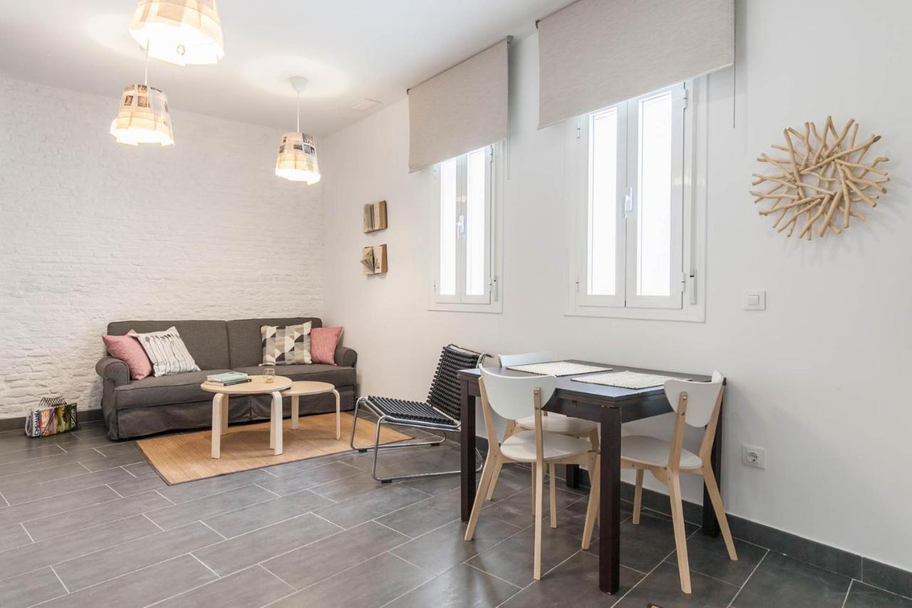 Spectacular Modern Apartment In The City Center セビリア エクステリア 写真